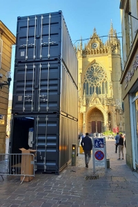 Conteneurs aménagés en Tour de projection | Constellations Metz