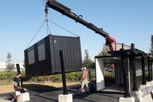 Installation conteneurs maritimes aménagés restaurant snack
